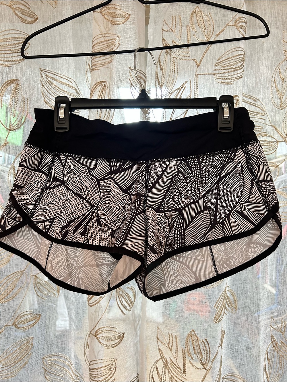 Lululemon Black & White Speed up Shorts